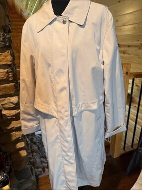 Liz Claiborne Light Cream Trench Coat minimalist vibes